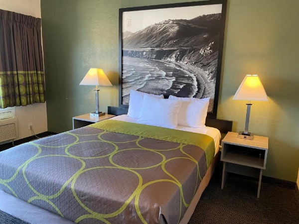 Super 8 by Wyndham Monterey image 20